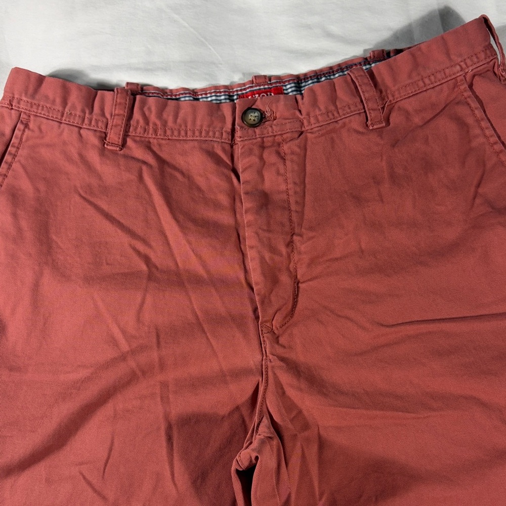 Izod mens weathered rose basic Vintage flat front 9" chino shorts - size 34